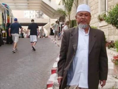 Innalillahi, Pengasuh Pesantren Futuhiyyah Mranggen Demak KH Hanif Muslih Wafat