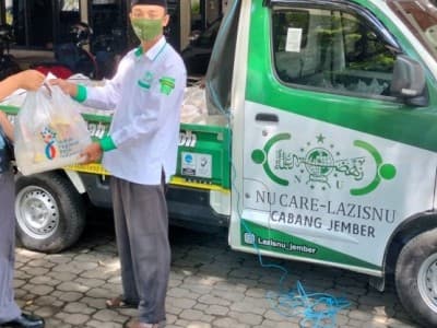 Ringankan Beban Duafa, LAZISNU Jember Bagikan Sembako