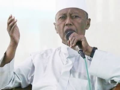 In Memoriam Kiai Noer Muhammad Iskandar, Kena Sodok Tongkat Kiai Muslih Mranggen