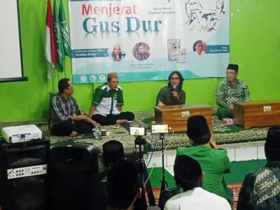 Penulis Buku ‘Menjerat Gus Dur’ Sebut Ada Kekuatan Orde Baru di Pelengseran Gus Dur
