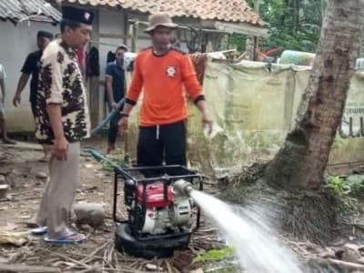 Banser Majenang Cilacap Sedot Sumur Warga Terdampak Banjir