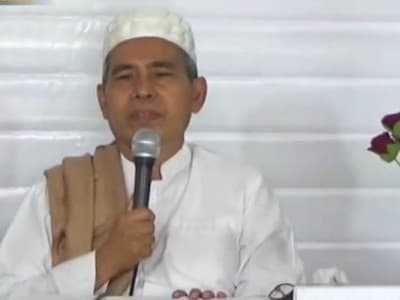 Kiai Muhyiddin Jember Ungkap Pahala Memuliakan Orang Tua