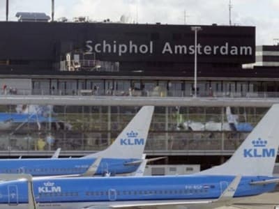 Ada Corona Baru, Belanda Larang Penerbangan dari Inggris