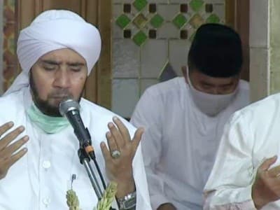 Habib Syech: Dengan Shalawat, Semoga Allah Mengangkat Wabah Covid-19