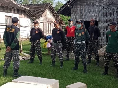 Didukung Anggota DPR, Banser Bojonegoro Perbaiki Rumah Janda Lansia