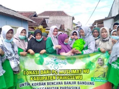 Muslimat NU Pringsewu Bantu Korban Banjir Bandang di Pardasuka