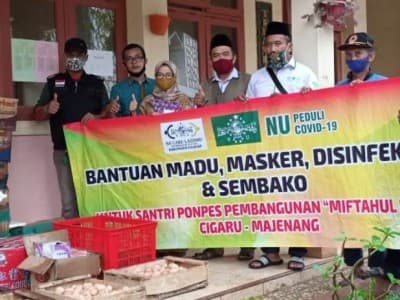 Santri Cigaru Karantina Mandiri, NU Care Cilacap Salurkan Bantuan