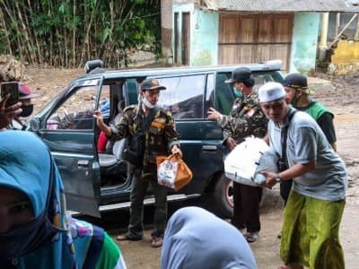 MWCNU Jenggawah dan Muslimat NU Jember Sumbang Pesantren Korban Banjir