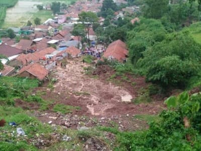 Banser Bekasi Bantu Warga Terdampak Longsor Sumedang