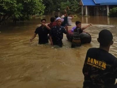 Banser Kalsel Fokus Bantu Warga di Dataran Rendah yang Masih Terendam Banjir