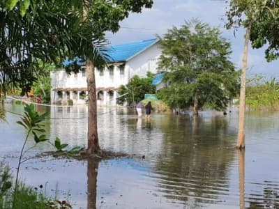 Pesantren di Martapura Terendam Banjir, PCNU Banjar Salurkan Bantuan