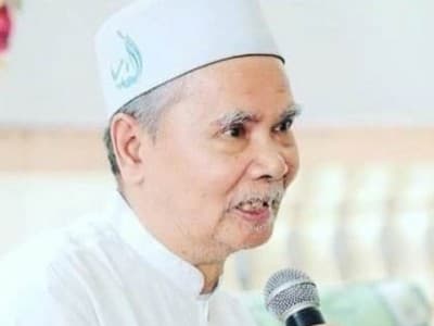UIN Walisongo Anugerahi Kiai Afifudin Muhajir Doktor Honoris Causa Bidang Ushul Fikih
