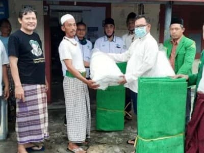 Rusak Berat Akibat Banjir, PCNU Kabupaten Tegal Beri Bantuan Perbaikan Rumah