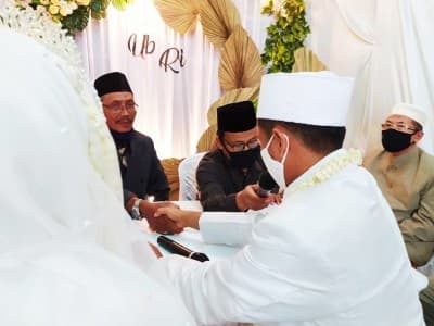 Hukum Mengangkat Wakil Wali Nikah lewat Video Call