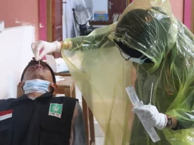 NU Peduli Lakukan Swab Antigen Relawan Gempa Sulbar