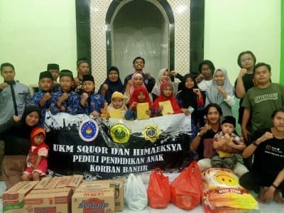 Mahasiswa UIJ Sumbang Alat Tulis untuk Anak Yatim Korban Banjir