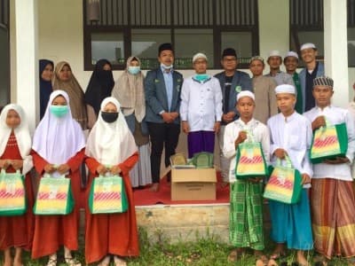 IPNU Kalsel Beri Bantuan Kitab para Santri Korban Banjir Bandang