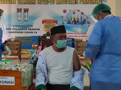 Ketua NU Pringsewu Jadi 10 Orang Pertama Penerima Vaksin Covid-19