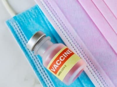 Epidemiolog Ungkap Ada Akal-akalan Vaksinasi Covid-19 untuk Tenaga Kesehatan