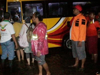 Habib Luthfi Buka Dapur Umum untuk Warga Pekalongan Terdampak Banjir