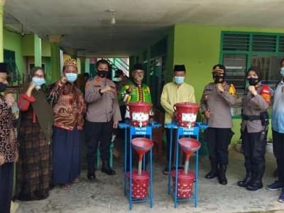 Pesantren Darul A’mal dan Polres Metro Sinergi Sosialisasikan Prokes 5 M