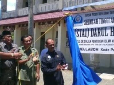STAI Darul Hikmah Aceh Barat Beri Beasiswa Guru dan Hafiz