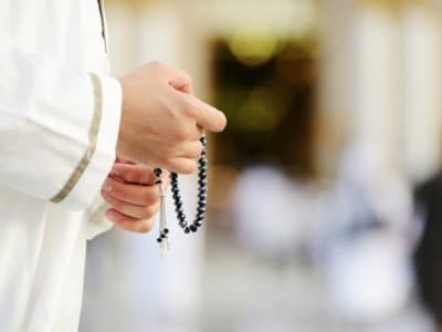 Khutbah Jumat: Dua Amalan Surga yang Banyak Ditinggalkan