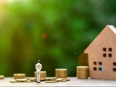 Khutbah Jumat: Takutlah Kaya, Jangan Takut Miskin!