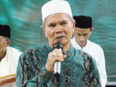 KH Afifuddin Muhajir: Sanad Ilmu hingga Puisi ‘Bertendens’