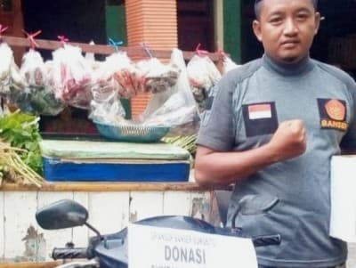 Banser di Jombang Jual Sayur Keliling sembari Galang Dana untuk Korban Banjir