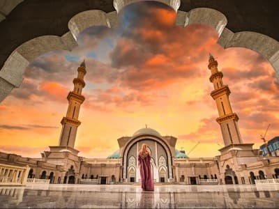 Penyebaran Covid-19 Terdeteksi, Saudi Tutup Puluhan Masjid