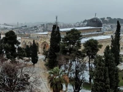 Masjid Al-Aqsa Diguyur Salju Pertama setelah Enam Tahun