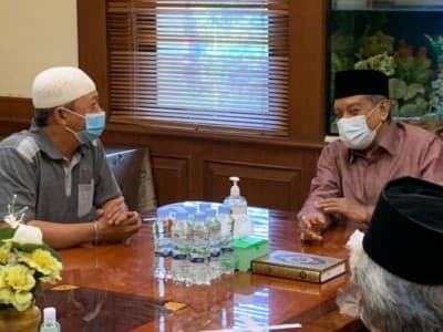 Sering Dengar Ceramah Gus Baha, Pria Ini Berikrar Syahadat di PBNU