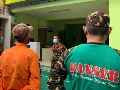 Satkornas Banser Bantu Warga Terdampak Banjir Jakarta
