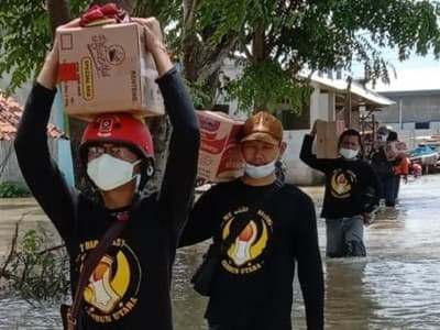 11.628 KK Terdampak Banjir Bekasi, Relawan NU Terus Salurkan Bantuan