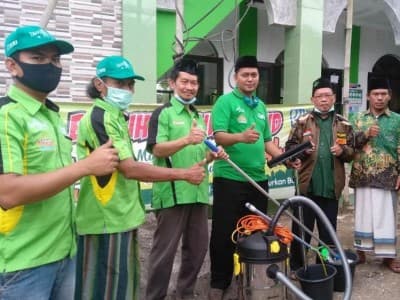 Bersih-bersih Masjid di Bogor Perkuat Silaturahim Pengurus LTMNU dengan Takmir