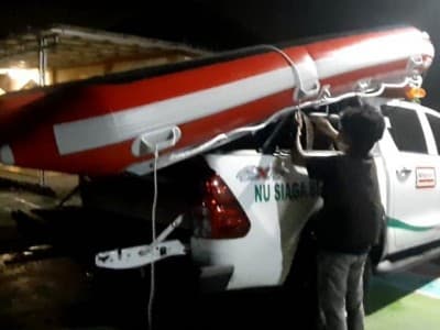 LAZISNU Bekasi Kirim Perahu Karet untuk Warga Terdampak Banjir