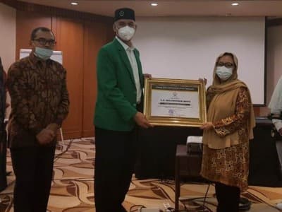 Keluarga Gus Dur Terima Penghargaan dari Universitas Malikussaleh Aceh