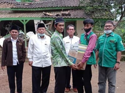 LAZISNU Majalengka Turunkan Bantuan untuk Madrasah Ambruk
