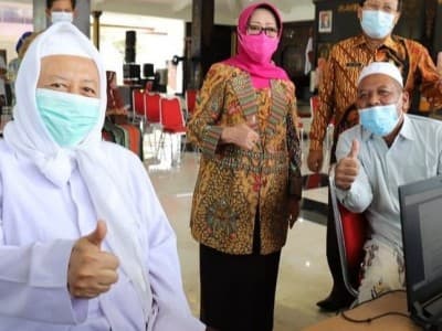 Kiai-kiai NU di Jombang Ikut Sukseskan Vaksinasi Covid-19
