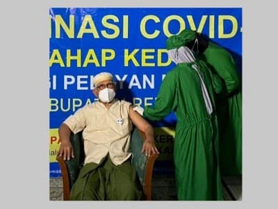 Divaksin, Gus Mus: Agar Orang Lain Tidak Terpapar