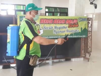 LTMNU Kawal Tradisi Bersihkan Masjid dengan 'BBM Berkah'