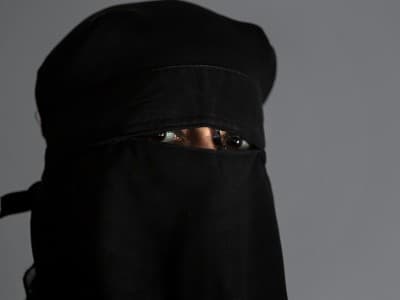 Referendum Swiss Setuju Larang Burka di Tempat Umum