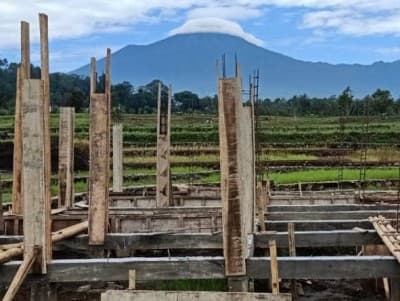 Melihat Pembangunan Pesantren Nihadlul Qulub di Kaki Gunung Slamet