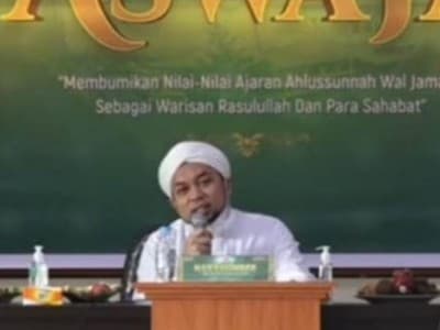 Bedah Buku Tafsir Anbarsari Ajak Santri Terapkan Nilai Al-Qur’an