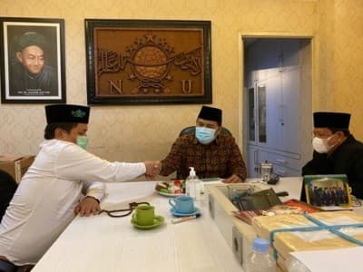 Sempat Ateis Tiga Bulan, Pria Ini Berikrar Syahadat di PBNU