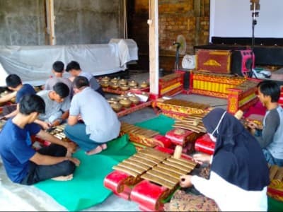Pelajar NU Way Kanan Lampung Lestarikan Budaya Karawitan