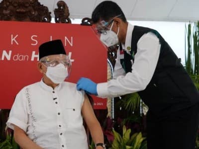 Wapres Ma'ruf Amin Terima Vaksinasi Dosis Kedua