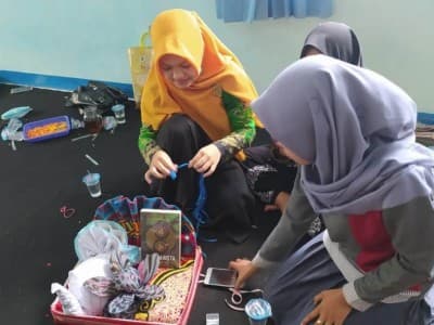 IPPNU Purworejo Praktik Pembuatan Mahar dalam Pelatihan Wirausaha 