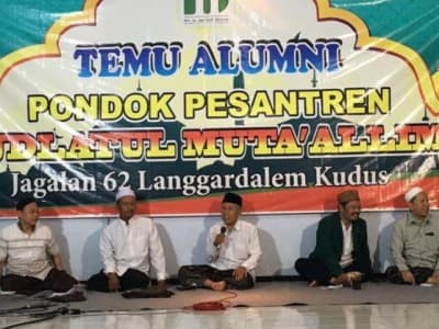 Mengingat Kembali Pesan Kiai Ma’ruf Irsyad Kudus: Jadi Orang Jangan Takjuban